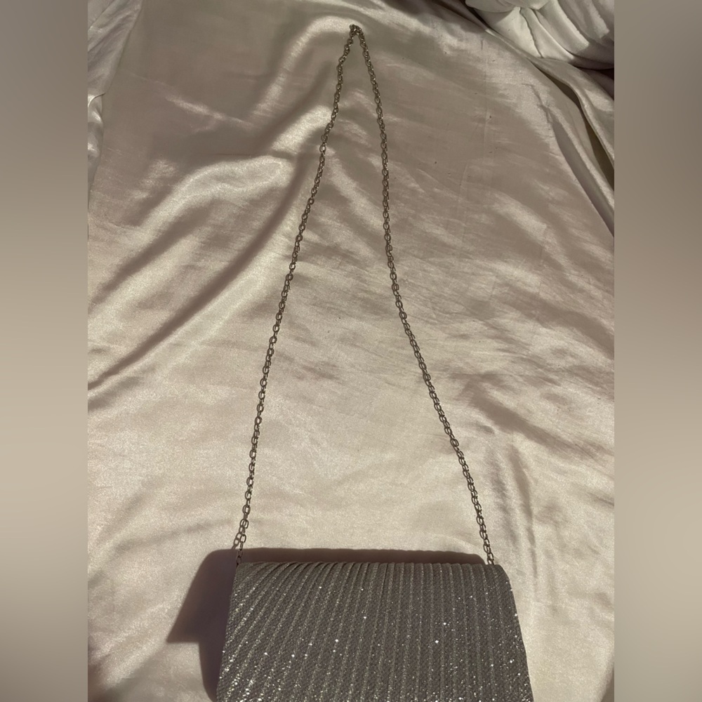 Elegant Silver Clutch - Picture 4 of 5